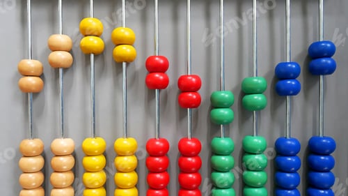 Vista previa: Colorful Wooden Abacus Beads Arranged in Sine Wave Curve