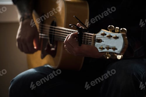 Preview: Man playing guitar