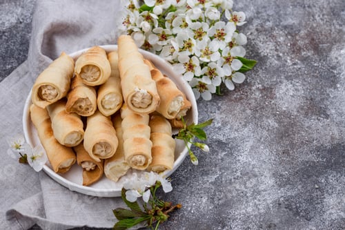 Preview: Sweet tubule or cones with cream