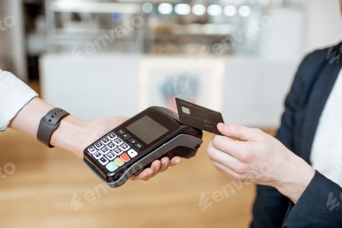 Preview: Paying with card at the cafe