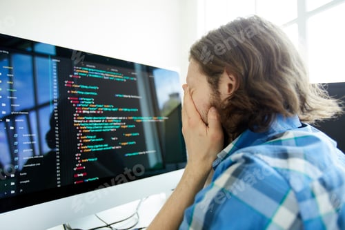 Preview: Stressed computer programmer in front of computer