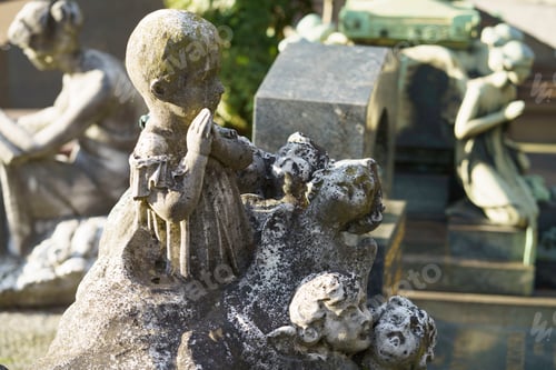 Preview: Statue in the historic Cimitero Monumentale of Milan
