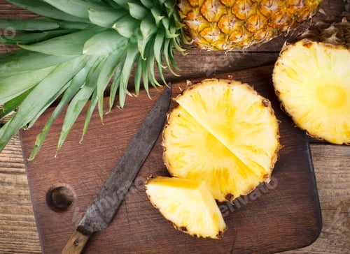 Preview: Slices of fresh pineapple