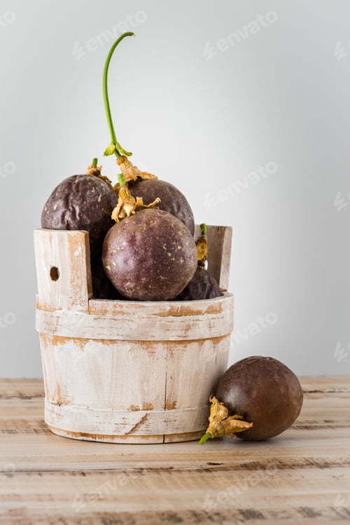 Preview: Passion fruits s on a wooden table