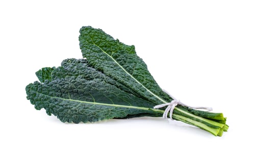 Preview: Fresh organic green kale leaves pattern on a white
