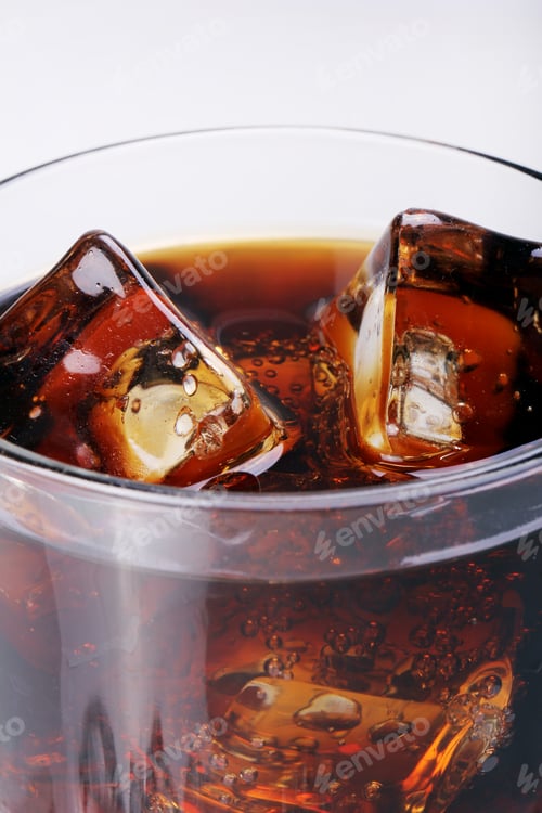 Preview: Fresh cola drink in glass