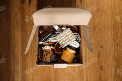 Vista previa: Get Well Soon Gifts kit with vitamins, honey, spices, wool socks, Cinnamon Sticks. Care package