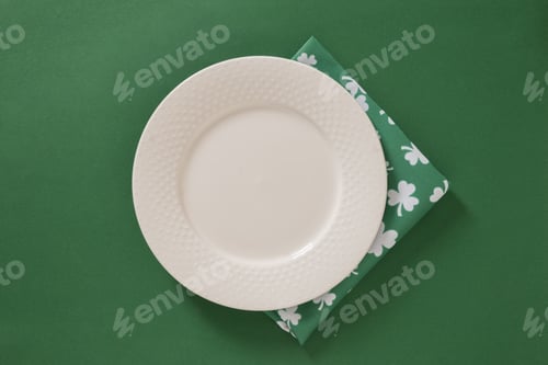 Preview: Empty white plate on green St Patricks day background