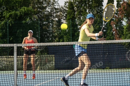 Preview: Playing tennis