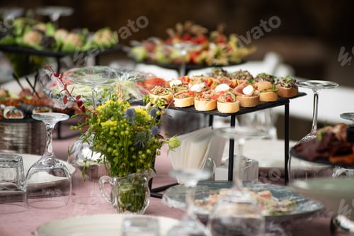 Preview: Served table. hall for banquets and weddings