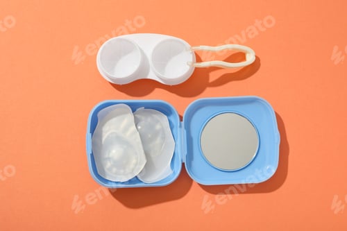 Preview: Contact lenses for eyes with a container for their storage