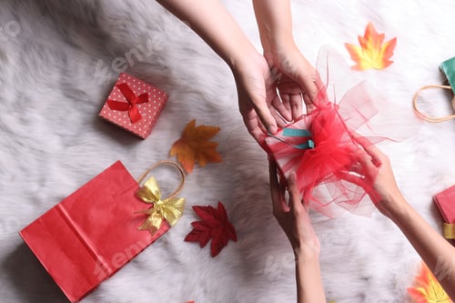 Preview: Hand Giving Handmade Present