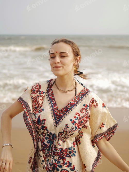 Preview: Dancing girl in India