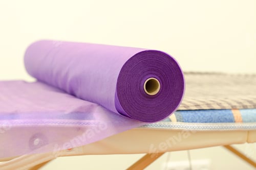 Preview: A roll of disposable sheets on a massage table, close-up, side view. Preparing for a massage session