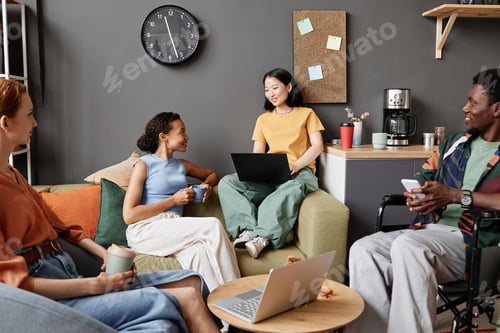 Preview: Meeting in office lounge