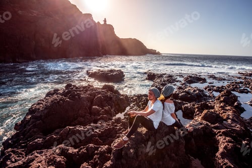 Preview: Couple on the rocky coast
