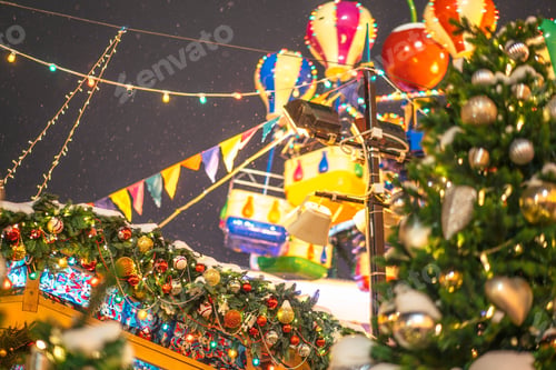 Preview: Christmas decoration and Christmas lights (bokeh) in Moscow, holiday season
