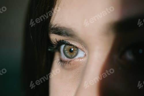 Preview: Green eyes woman