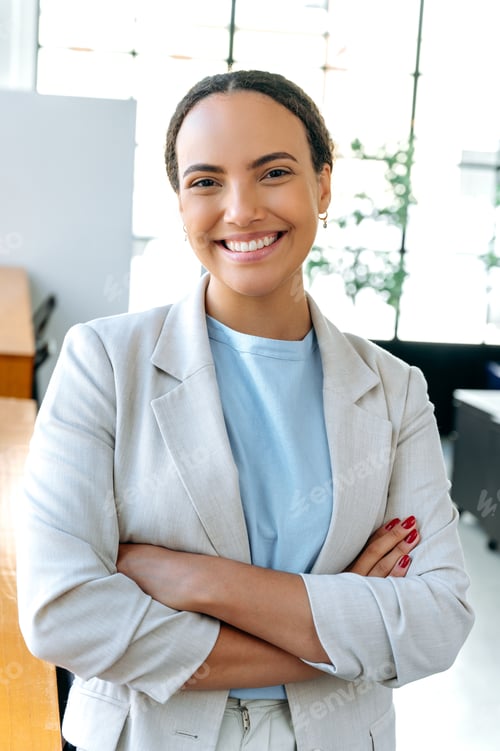 Preview: Vertical portrait of gorgeous successful mixed race business woman, in an elegant clothes, seo, top