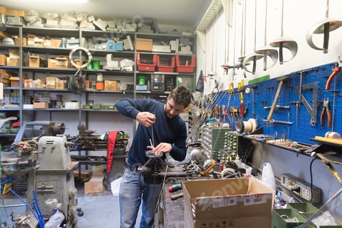 Preview: Fencing prop maker at work