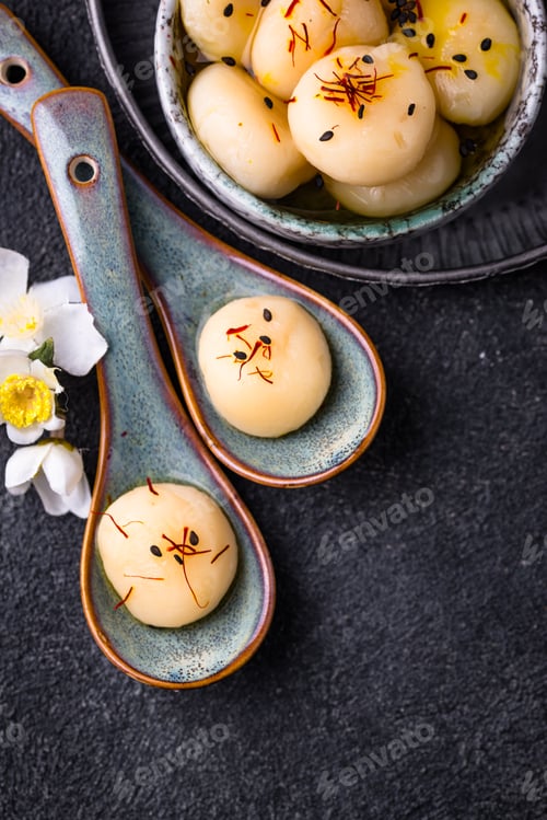 Preview: Tang yuan rice dumpling balls for Chinese lunar New year celebration