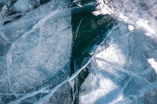 Preview: Cracks and layers in the ice of Lake Baikal