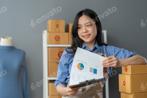 Preview: Business entrepreneur, independent businesswoman holds work file, documents, customer records. produ