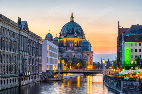 Preview: The river Spree in Berlin after sunset
