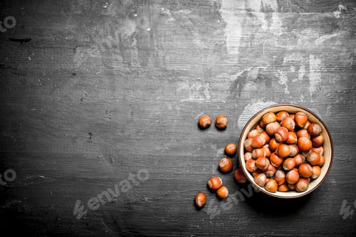 Preview: Hazelnuts in a bowl.