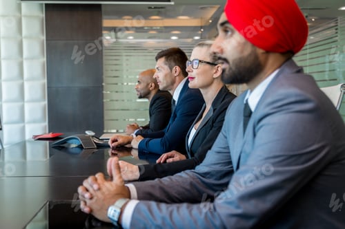 Preview: Business team in Dubai