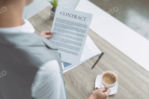 Preview: cropped image of businesswoman reading contract
