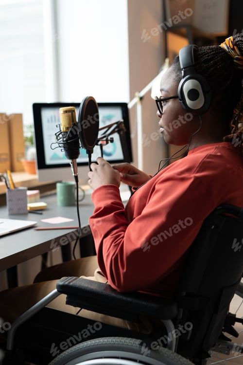 Preview: Woman with microphone has live stream