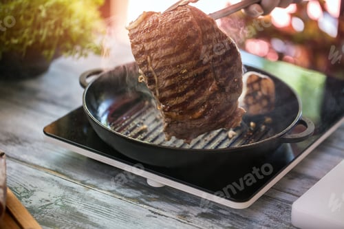 Preview: Piece of grilled meat