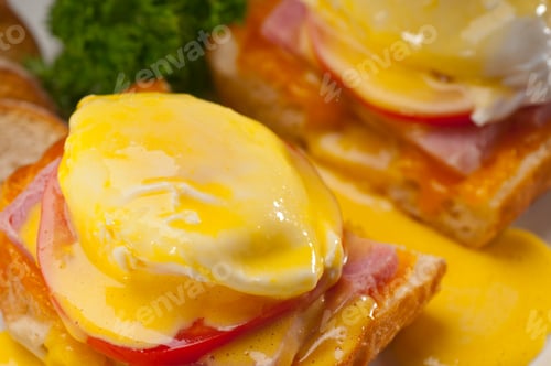 Preview: eggs benedict on bread with tomato and ham