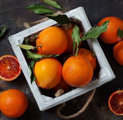 Preview: Fresh bloody oranges with leaves