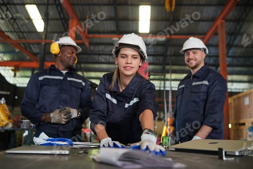 Preview: Worker in metal industry