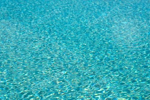 Preview: Clear water in swimming pool on sunny day