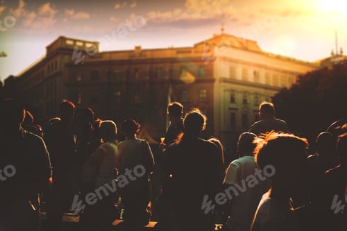 Preview: Silhouette of crowd in the City