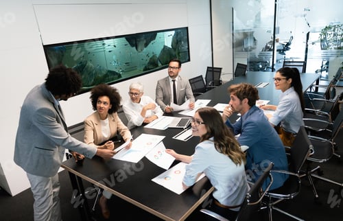 Preview: Collaboration and analysis by business people working in office