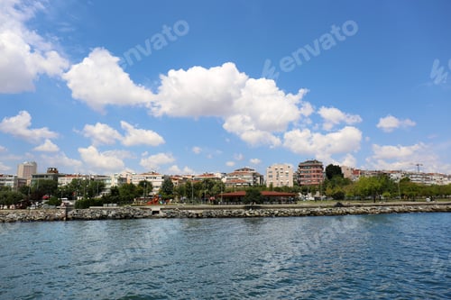 Preview: Beautiful view of city on sea shore