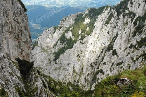Preview: Spectacular mountain limestone ridge, Piatra Craiului, Carpathians, Romania