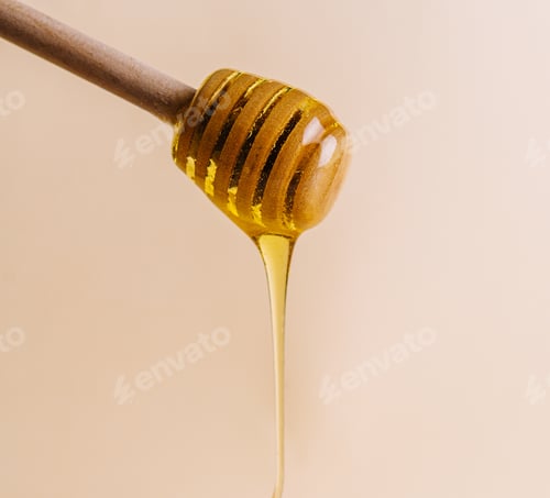 Preview: Liquid Gold: Honey Dripping from Dipper