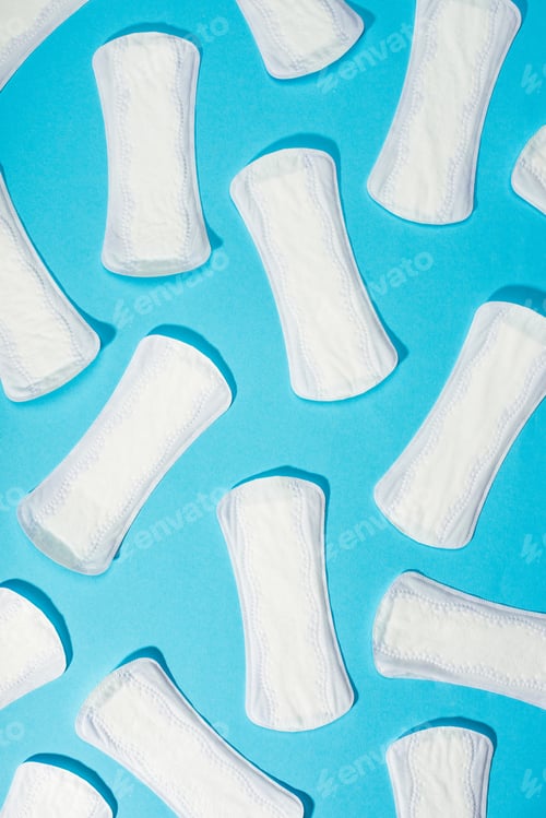 Preview: top view of cotton daily liners on blue