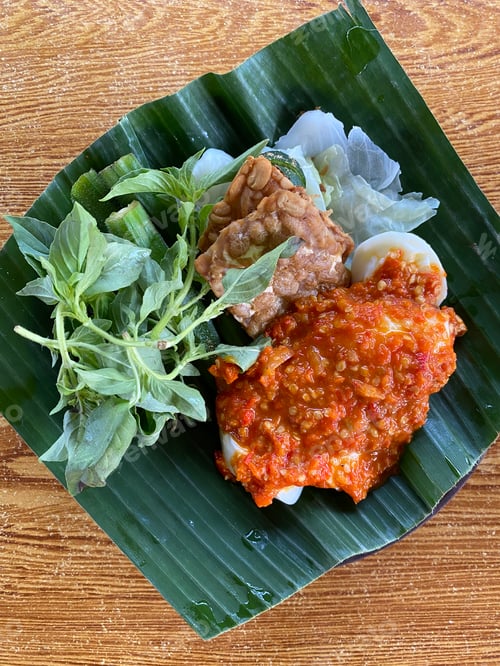 Preview: Telur geprek, an authentic Indonesia cuisine
