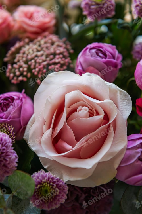 Preview: Gerbera and gypsophila bunch of flowers