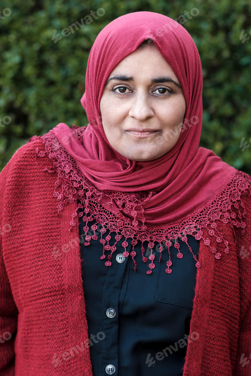 Preview: Mature muslim woman wearing hijab is posing.