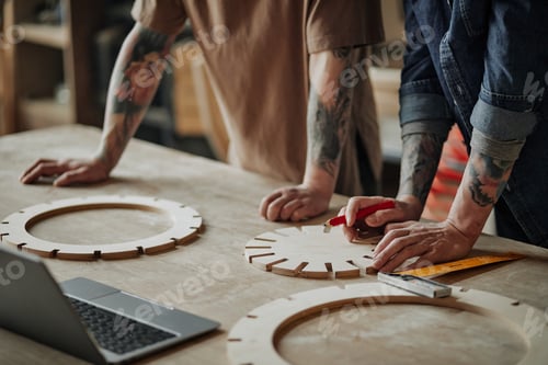 Preview: Craftsman Discussing Design