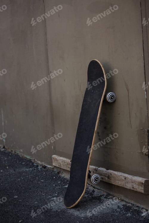 Preview: Longboard skating