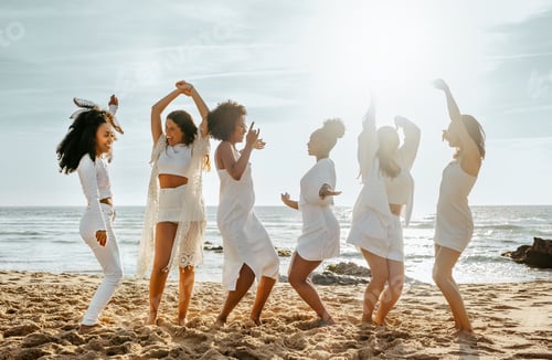 Preview: Group of girlfriends dancing at the beach, female friends having fun, enjoying bachelorette
