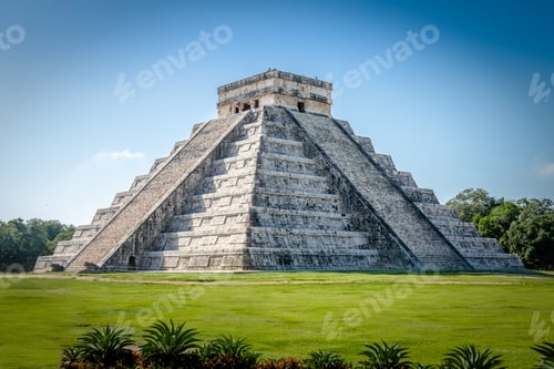 Preview: Mayan Temple pyramid of Kukulkan, - Chichen Itza, Yucatan, Mexico